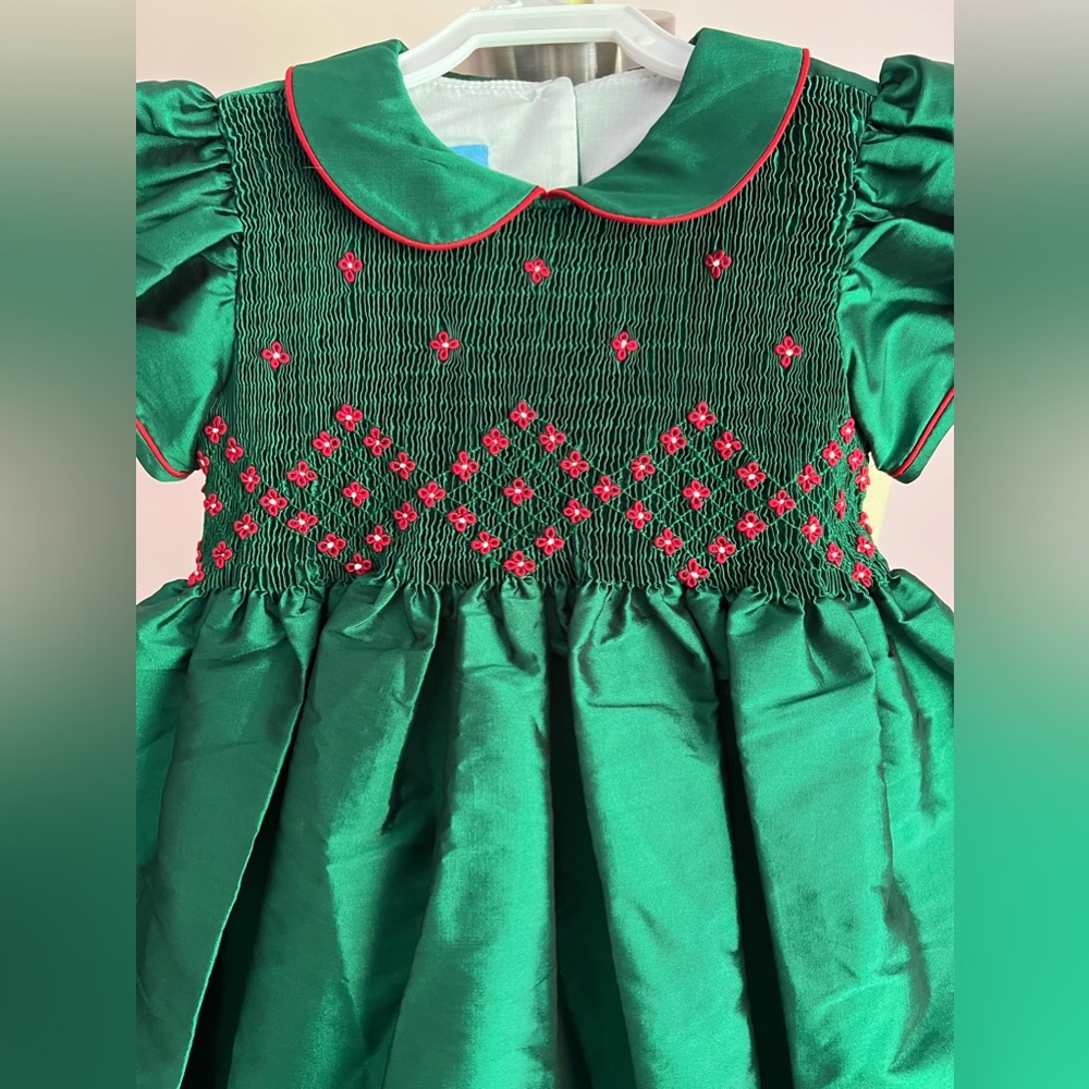 Anavini hunter green & red smocked dress.